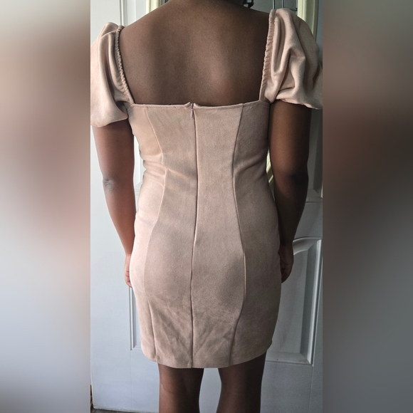 HauteMonde Elegant Puff Sleeve Mini Sweetheart Neckline Dress in Blush- Medium - Picture 7 of 8